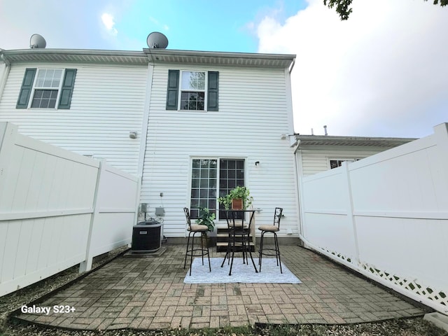 6682 Lagrange Dr Unit 48B, Canal Winchester, OH 43110 - back of property with a fenced backyard, central AC unit, and a patio area
