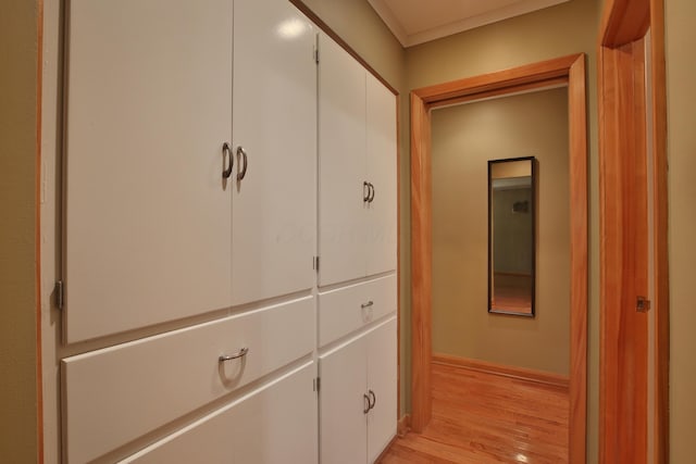 2589 Brookwood Rd, Columbus, OH 43209 - hall featuring light wood-type flooring and baseboards