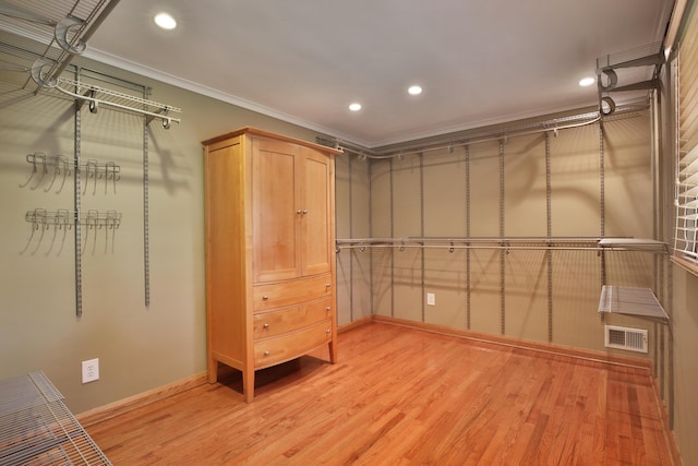 2589 Brookwood Rd, Columbus, OH 43209 - spacious closet with light wood finished floors
