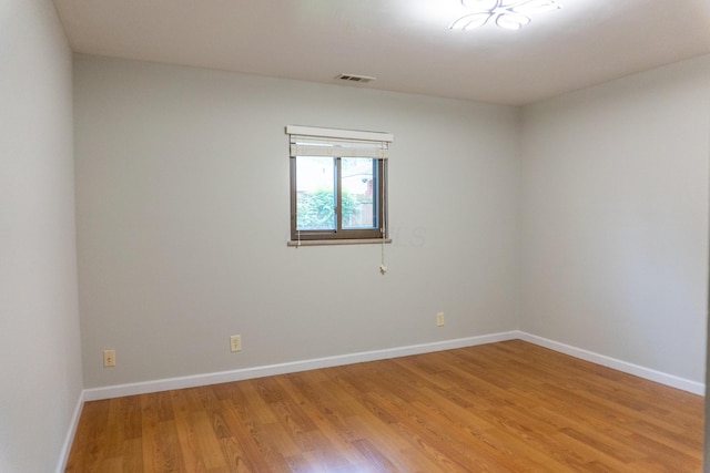 173 S Chesterfield Rd, Columbus, OH 43209 - empty room featuring light wood-type flooring and baseboards