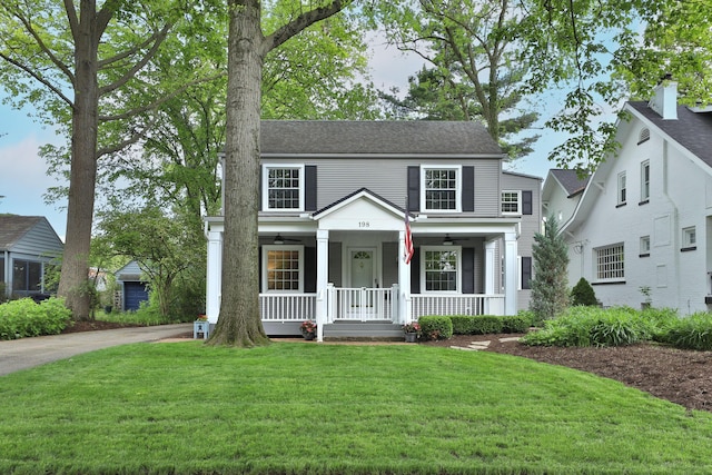 view of front facade featuring a porch and a front lawn