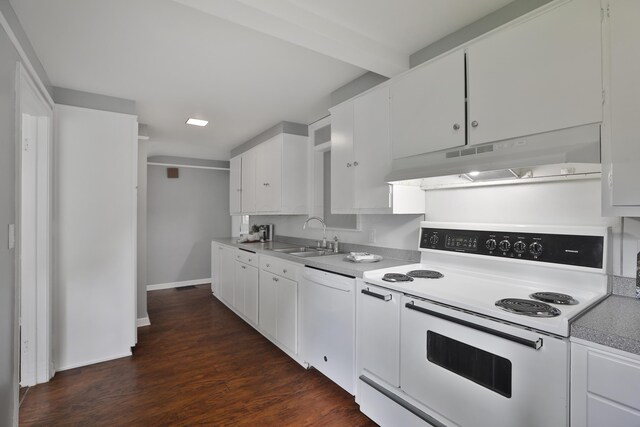 kitchen featuring white appliances, under cabinet range hood, a sink, dark wood-style flooring, and white cabinetry