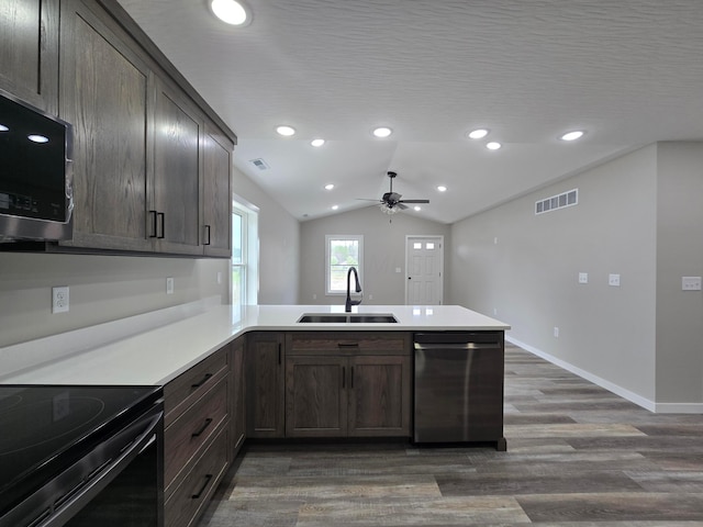 kitchen with visible vents, a ceiling fan, a peninsula, a sink, and stainless steel appliances