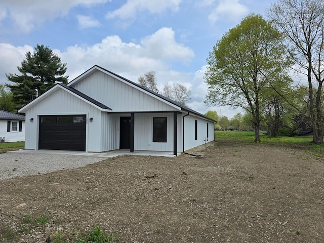 view of front of home with a garage and driveway