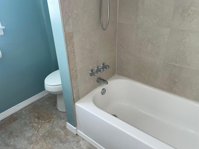 full bath with baseboards, toilet, and tub / shower combination