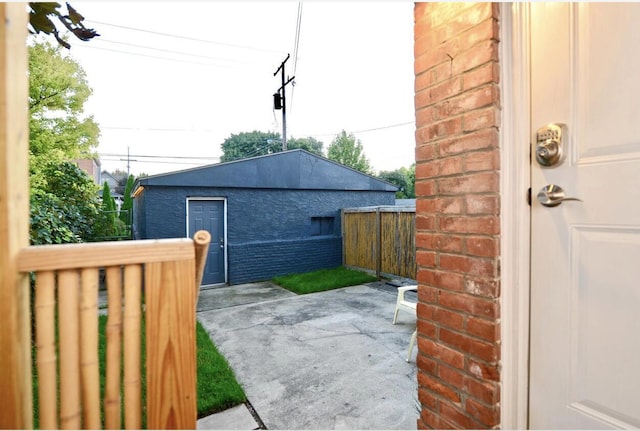 1033 Franklin Ave, Columbus, OH 43205 - gate featuring fence and a patio