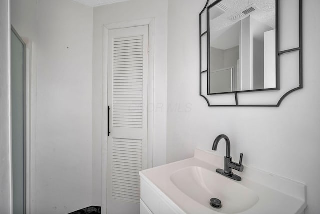 2987 Olivette Rd, Columbus, OH 43232 - bathroom with vanity