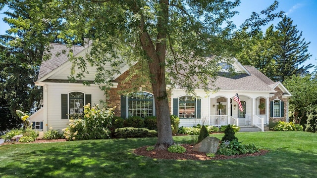 87 Dartmouth Rd SE, Hebron, OH 43025 - view of front of property with a porch, a front lawn, and a shingled roof