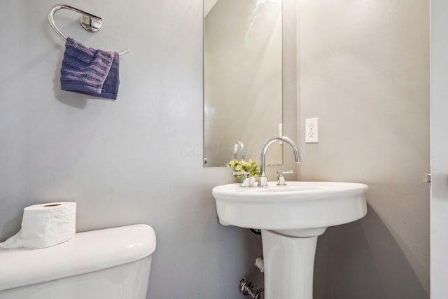 bathroom featuring toilet