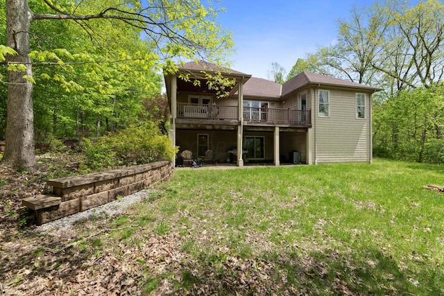 4611 Meghans Run, Batavia, OH 45103 - back of property featuring a lawn and a deck