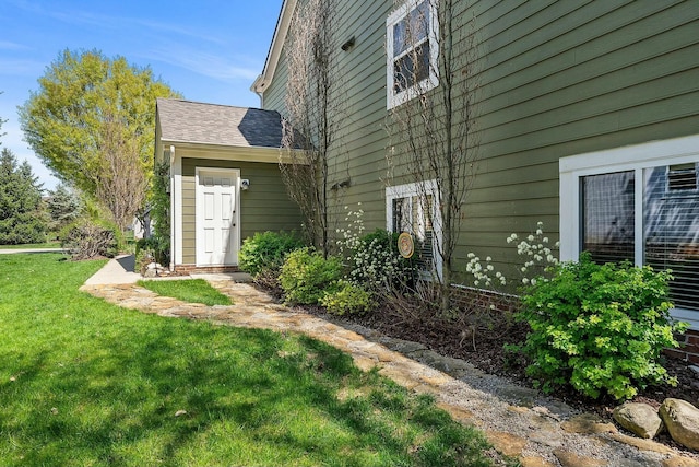 6767 Burnside Ln, Dublin, OH 43016 - view of side of home featuring a yard