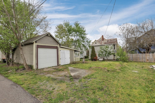423 Hudson Ave, Newark, OH 43055 - view of yard with fence, an outdoor structure, and a detached garage