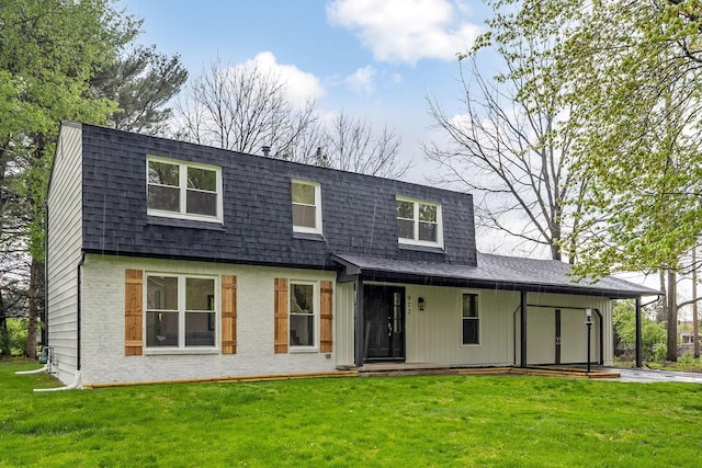 view of front of property featuring brick siding, roof with shingles, and a front yard