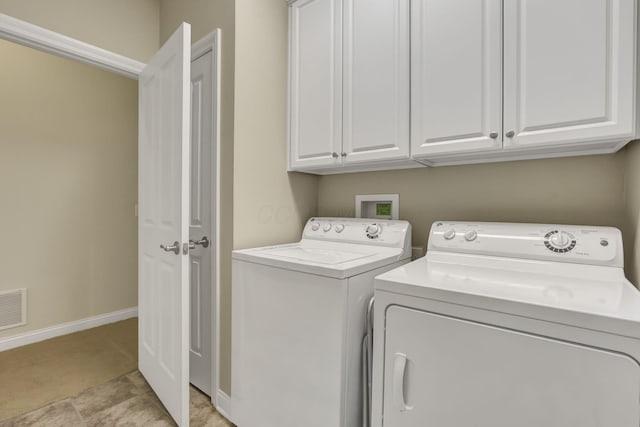 washroom with visible vents, cabinet space, independent washer and dryer, and baseboards