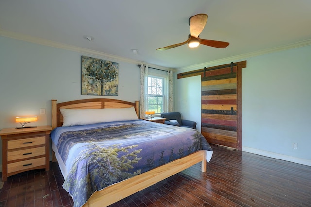 bedroom featuring crown molding, a barn door, hardwood / wood-style floors, a ceiling fan, and baseboards