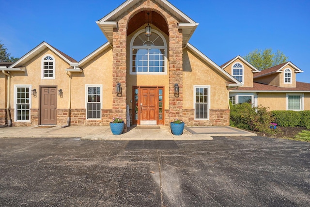view of front of property with stucco siding and stone siding