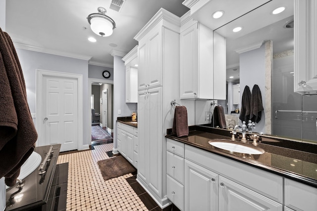 full bath with recessed lighting, vanity, baseboards, visible vents, and crown molding