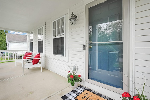 property entrance featuring a porch