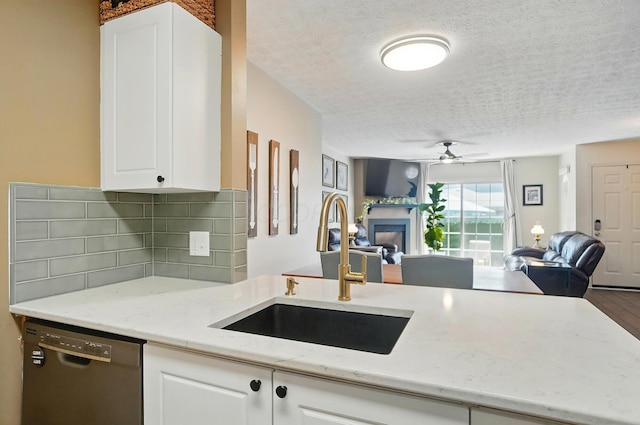 5688 Blendonridge Dr Unit 93E, Columbus, OH 43230 - kitchen featuring ceiling fan, a sink, a glass covered fireplace, open floor plan, and dishwashing machine