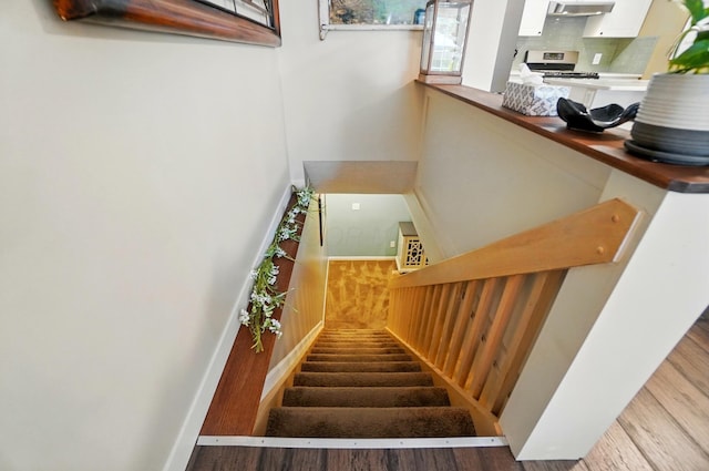 5688 Blendonridge Dr Unit 93E, Columbus, OH 43230 - stairway featuring wood finished floors