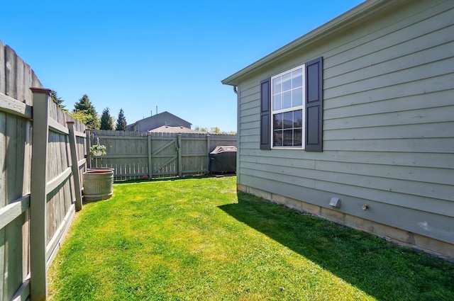 5688 Blendonridge Dr Unit 93E, Columbus, OH 43230 - view of yard featuring a fenced backyard