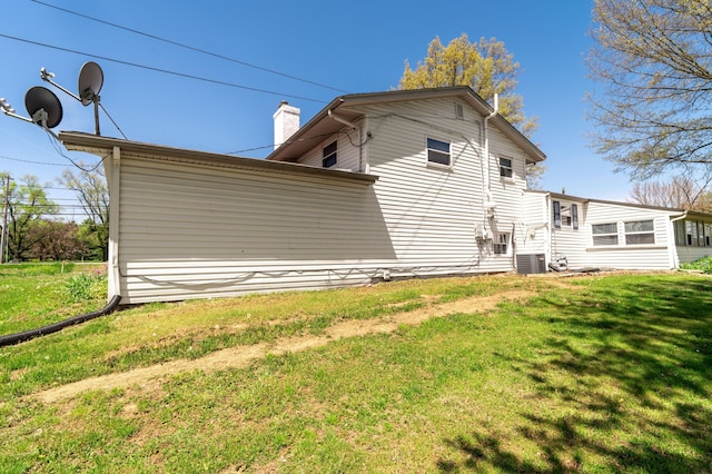 14 Stoney Ridge Dr SW, Pataskala, OH 43062 - back of house with a lawn and a chimney