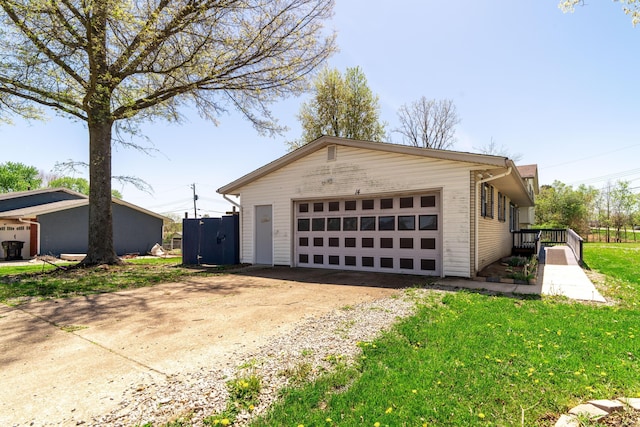 14 Stoney Ridge Dr SW, Pataskala, OH 43062 - view of side of home with concrete driveway, a lawn, and a garage