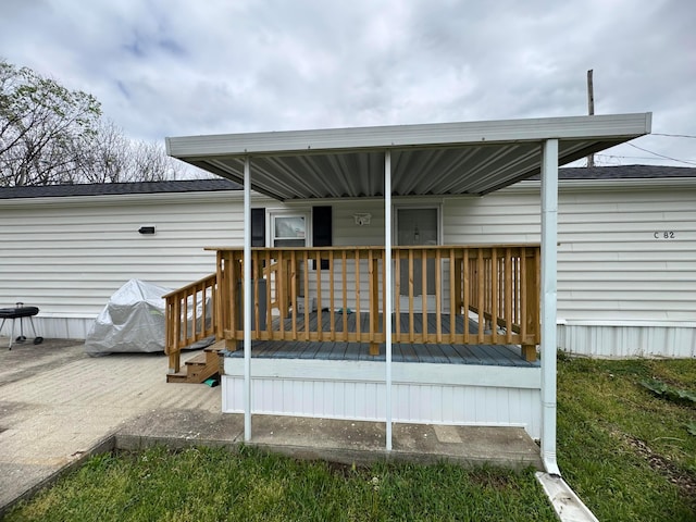 1049 Harmon Ave Unit C82, Columbus, OH 43223 - back of house with a wooden deck