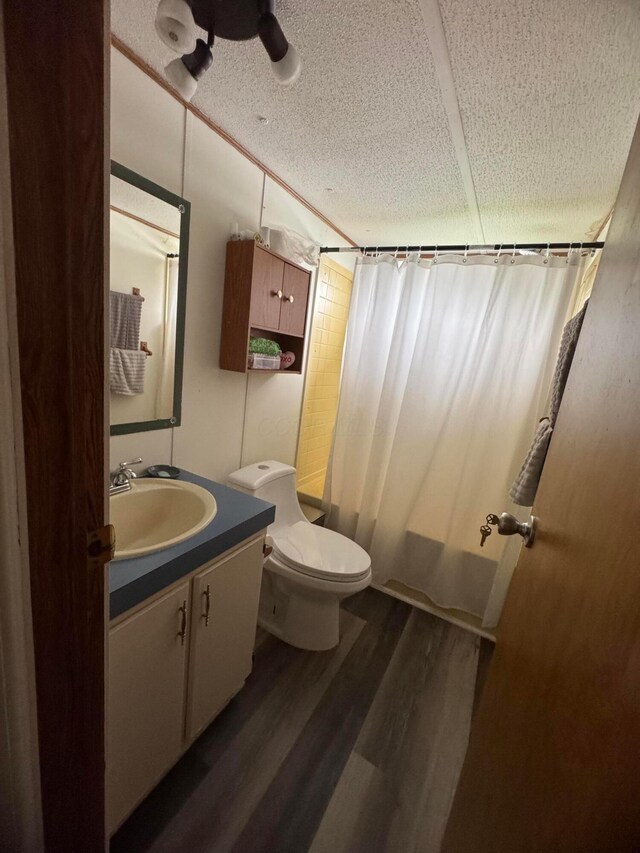 1049 Harmon Ave Unit C82, Columbus, OH 43223 - full bath with shower / bathtub combination with curtain, vanity, ceiling fan, toilet, and wood finished floors