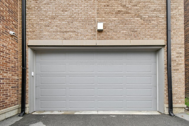 754 N 6th St, Columbus, OH 43215 - view of garage