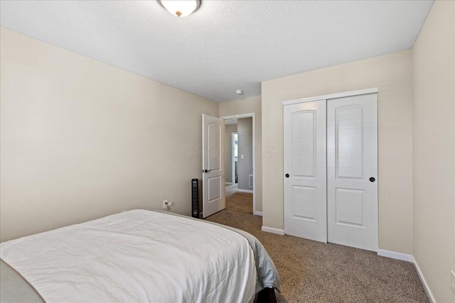 bedroom featuring a closet, carpet, and baseboards