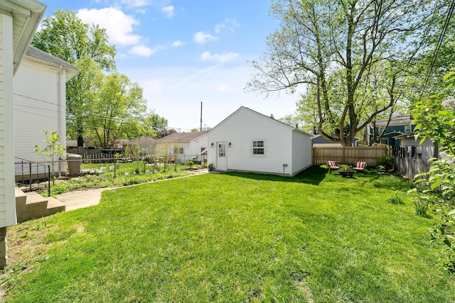 view of yard featuring a fenced backyard and an outdoor fire pit