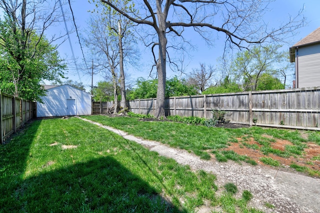 view of yard featuring a fenced backyard and an outdoor structure