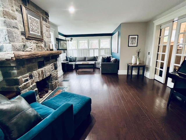 living room featuring baseboards, a fireplace, and hardwood / wood-style floors