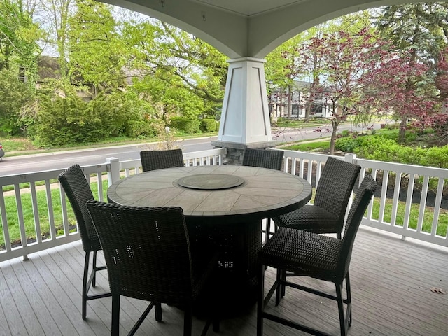 deck with outdoor dining space