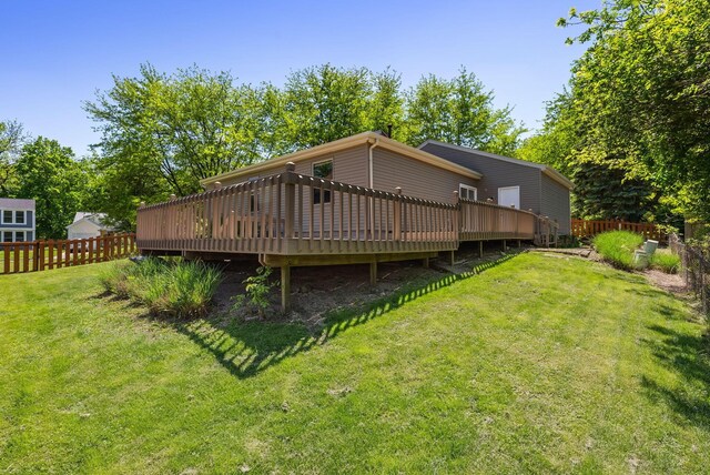 3186 Bowdoin Cir, Columbus, OH 43204 - back of house with a wooden deck