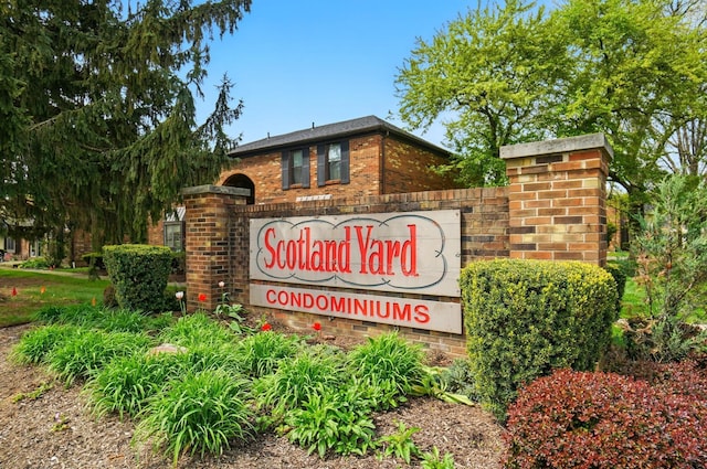 view of community / neighborhood sign