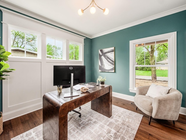 office area with healthy amount of natural light, dark wood-style floors, crown molding, a chandelier, and baseboards