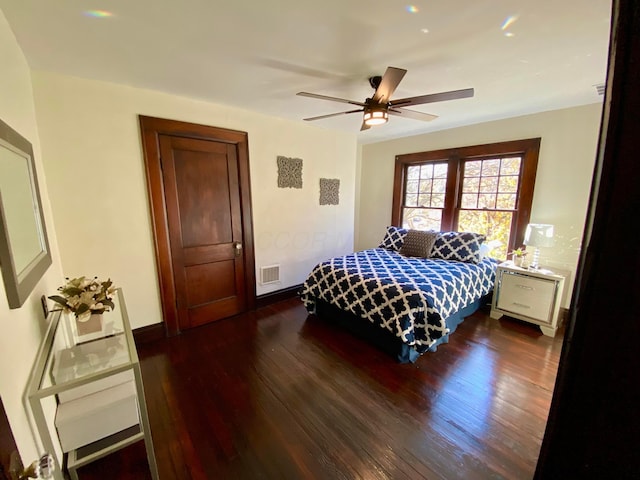 110 N Ogden Ave, Columbus, OH 43204 - bedroom with dark wood finished floors, visible vents, ceiling fan, and baseboards
