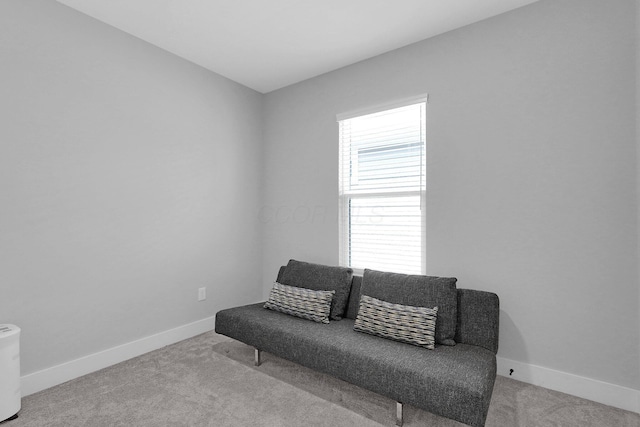 935 Pullman Pl, Columbus, OH 43212 - sitting room with carpet flooring and baseboards