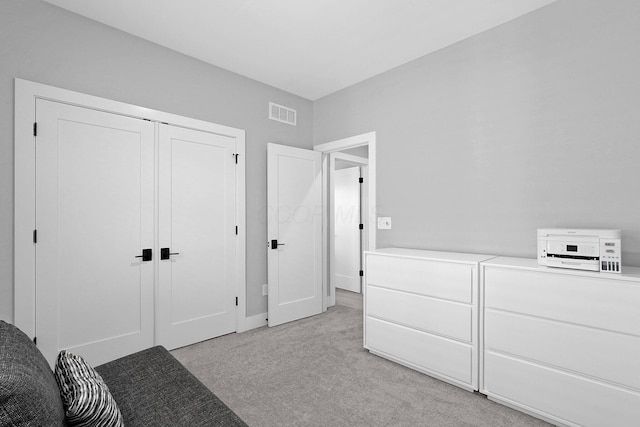 935 Pullman Pl, Columbus, OH 43212 - unfurnished bedroom featuring visible vents, a closet, and light colored carpet