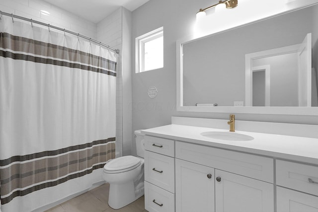 935 Pullman Pl, Columbus, OH 43212 - full bath with toilet, tile patterned floors, a shower with shower curtain, and vanity