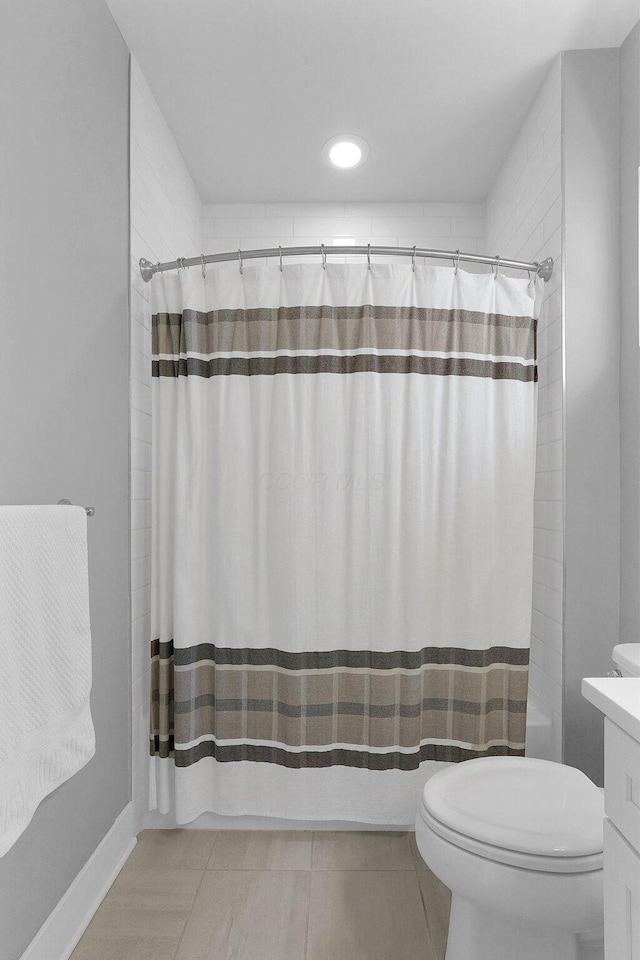 935 Pullman Pl, Columbus, OH 43212 - bathroom featuring tile patterned flooring, shower / bath combo with shower curtain, toilet, and vanity