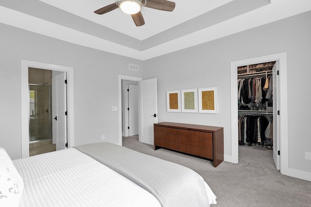 935 Pullman Pl, Columbus, OH 43212 - bedroom with light carpet, ensuite bathroom, a spacious closet, visible vents, and a closet