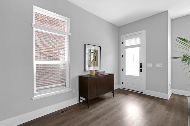 935 Pullman Pl, Columbus, OH 43212 - entrance foyer with dark wood-style flooring, baseboards, and visible vents