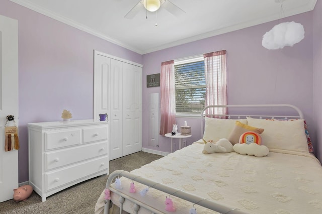 bedroom with carpet flooring, crown molding, baseboards, and a closet