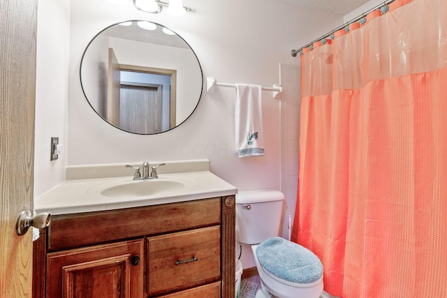 1111 Viewpointe Dr, Columbus, OH 43207 - bathroom with toilet, vanity, and a shower with shower curtain