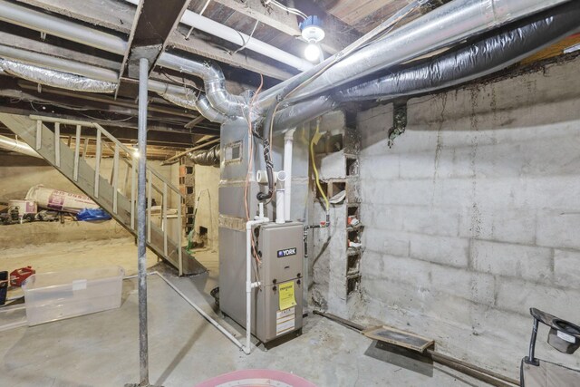360 Hosack St, Columbus, OH 43207 - unfinished basement with heating unit
