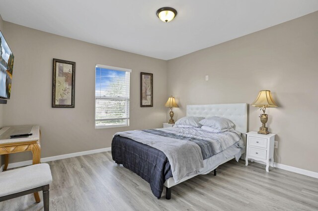 360 Hosack St, Columbus, OH 43207 - bedroom featuring baseboards and light wood finished floors