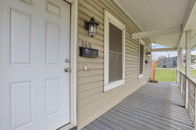 360 Hosack St, Columbus, OH 43207 - exterior space featuring a porch